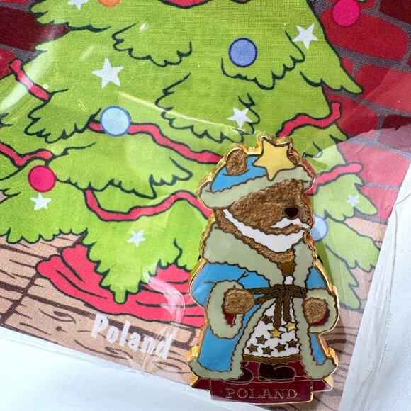 Disney Store Winnie The Pooh Santa Poland Pin 2002 New In Package Collectible - Picture 3 of 5
